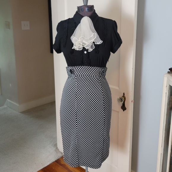 Retro Wiggle Dress - Picture 2 of 12